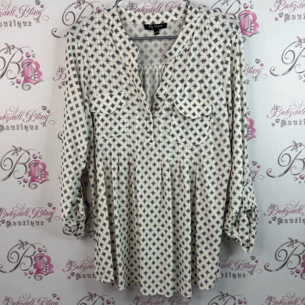 Lily Morgan shirt top pockets white Elegant Black and White Geometric Blouse